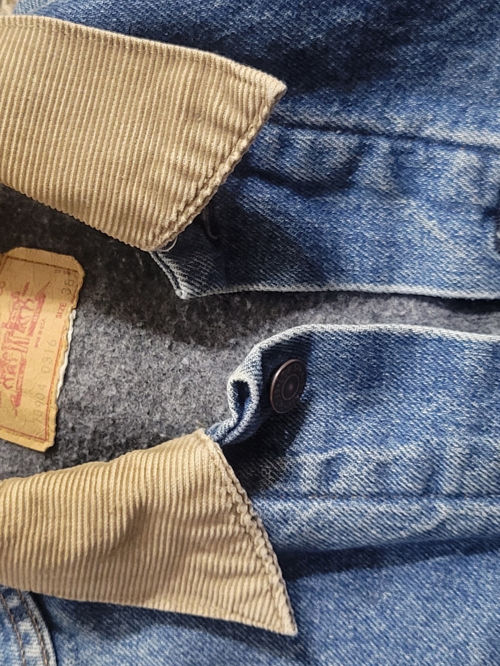 Vintage Levi's Blue Denim Jacket - Men's Classic Trucker Style - Picture 3 of 11